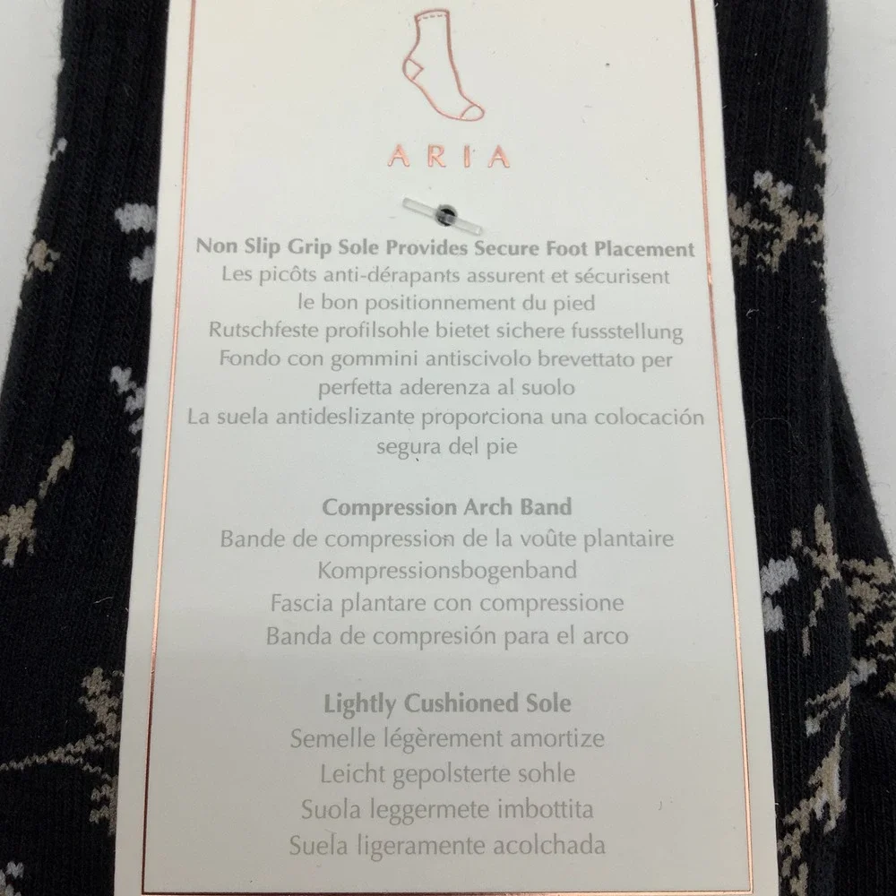 Tavi Aria Grip Socks Ebony Floral Black Crew Yoga Pilates Barre Size Medium NWT‎